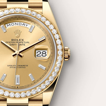 Rolex Day-Date 40 Oyster, 40 mm, yellow gold and diamonds