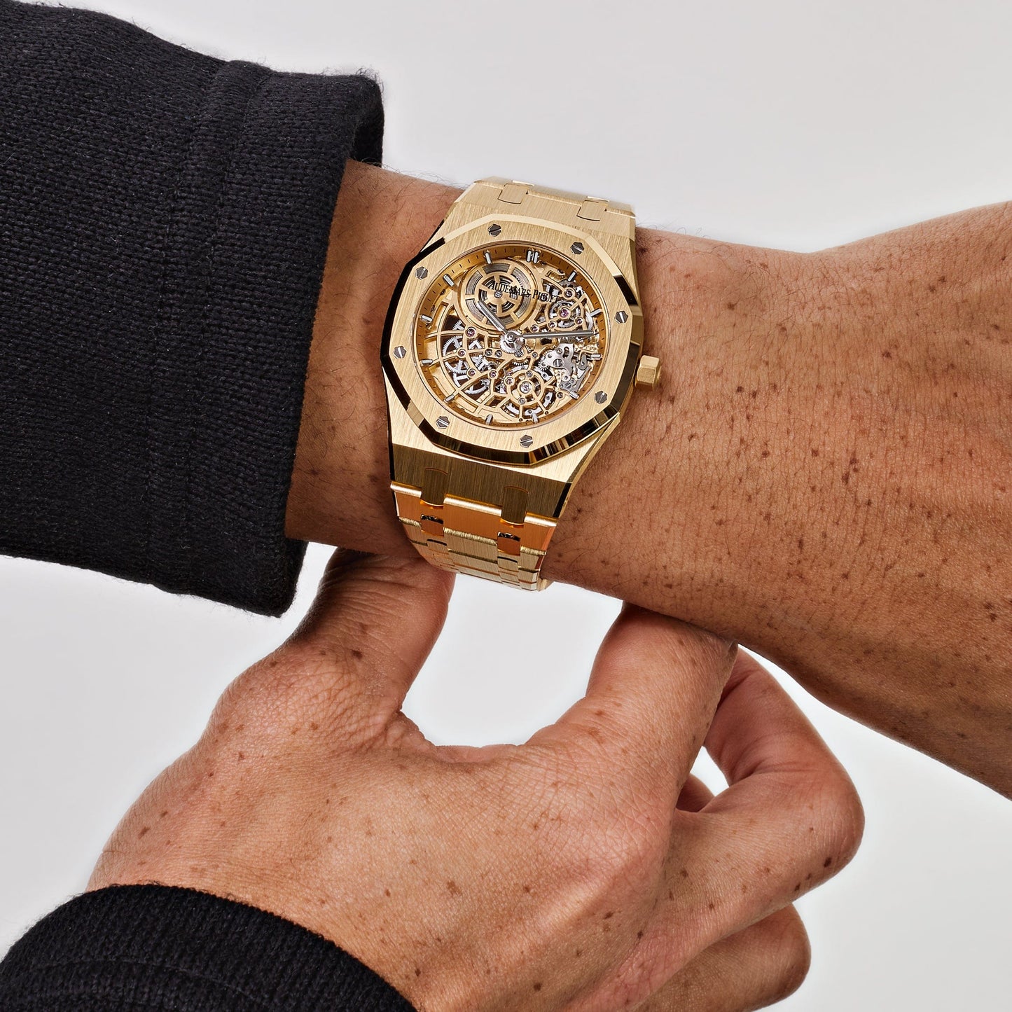 Audemars Piguet Royal Oak 16204BA.OO.1240BA.01 Jumbo Extra-Thin Yellow Gold Openworked